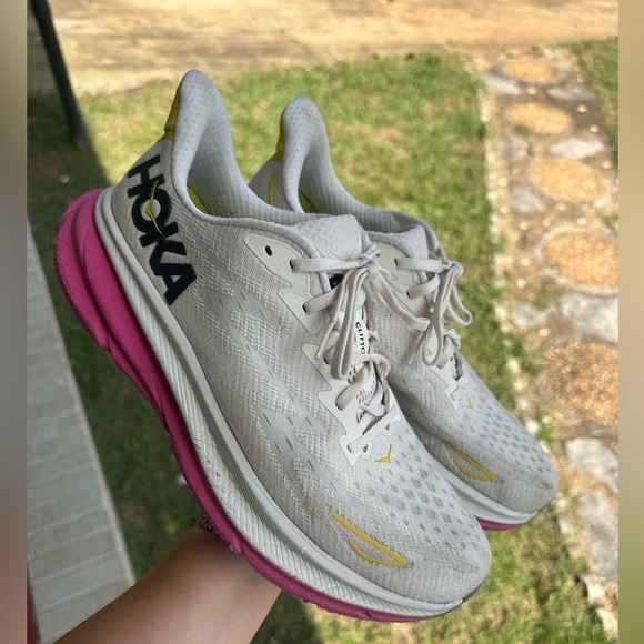HOKA Clifton 9 size 11B women - Picture 2 of 14